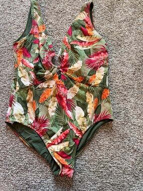 Guria beachwear Floral One-Piece Swimsuit in Green Size Large